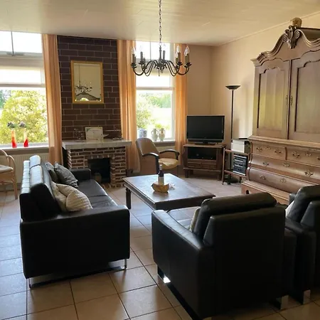 In Near Hambroek, Cleaning Included Holiday home *