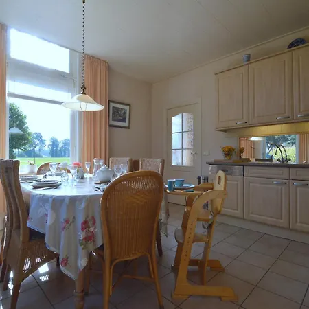 In Near Hambroek, Cleaning Included Holiday home *