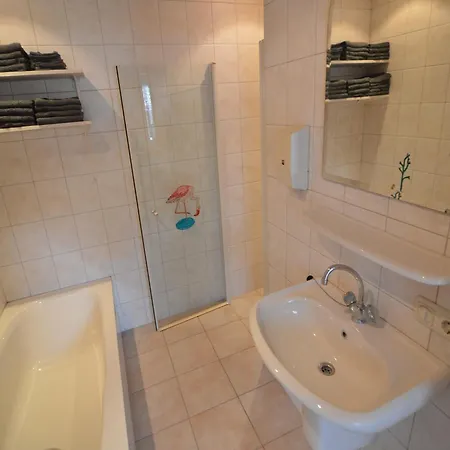 In Near Hambroek, Cleaning Included