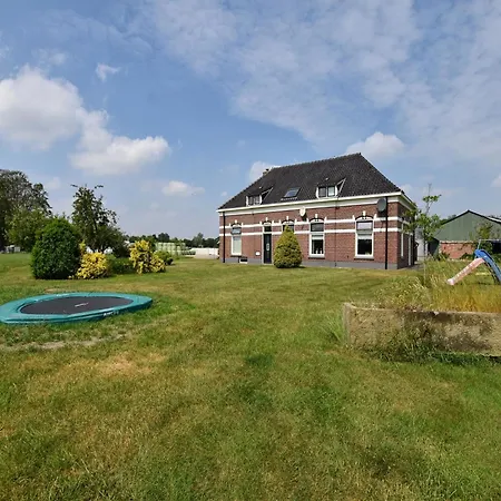 In Near Hambroek, Cleaning Included *