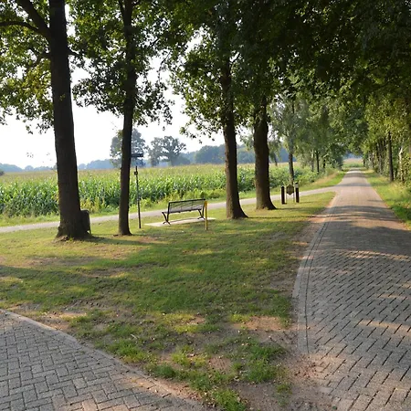 In Near Hambroek, Cleaning Included *